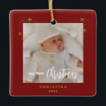 エレガント両面自分の初めてのクリスマスベビーの写真 セラミックオーナメント<br><div class="desc">白いシンプルフェスティバル休日のスクリプトと金ゴールドトーンでゴージャスこの両面ベビーの写真と私の初めてのクリスマス。写真、名前、年を1回だけ置き換えると、自動的に背中が複製される。今楽しむシーズン!</div>