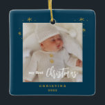 エレガント両面自分の初めてのクリスマスベビーの写真 セラミックオーナメント<br><div class="desc">白いシンプルフェスティバル休日のスクリプトと金ゴールドトーンでゴージャスこの両面ベビーの写真と私の初めてのクリスマス。写真、名前、年を1回だけ置き換えると、自動的に背中が複製される。今楽しむシーズン！</div>