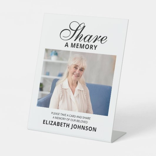 エレガント共有Aの追悼写真 台座サイン (正面)