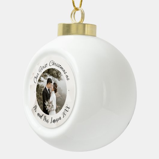 エレガント初めてのクリスマスの結婚写真 セラミックボールオーナメント (右)