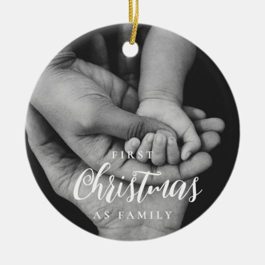 エレガント初めてのクリスマスを家族写真として セラミックオーナメント (正面)