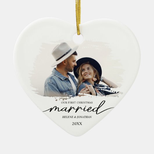 エレガント初めてのクリスマス結婚したカップル写真 セラミックオーナメント (正面)