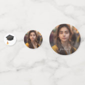 エレガント卒業写真ブラック卒業キャップ コンフェッティ (正面)