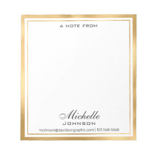 エレガント名前ノートの机の上で ノートパッド