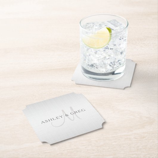 エレガント名字モノグラムと薄いグレーストライプの文字 ペーパーコースター (インサイチュ)