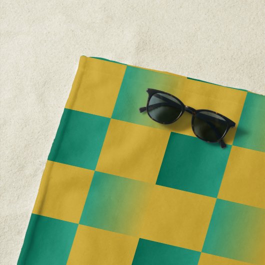 エレガント市松模様に緑と金ゴールド ビーチタオル (インサイチュ)