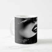 エレガント抽象芸術の斜めの黄金色の背景 コーヒーマグカップ (正面左)