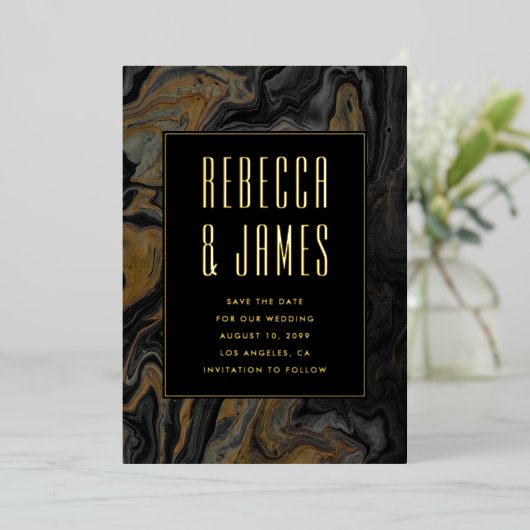 エレガント抽象芸術金ゴールドブラック大理石結婚の 箔招待状 (立ち正面)