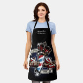 エレガント理容師ポールとクラウンロゴのパーソナライズ エプロン (着用した状態)