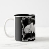 エレガント白黒の水の色の蘭 ツートーンマグカップ (左)