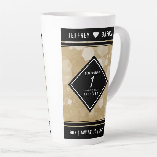 エレガント第1紙結婚周年記念お祝い カフェラテマグ (右アングル)