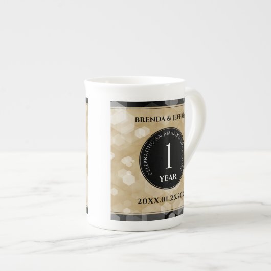 エレガント第1紙結婚周年記念お祝い ボーンチャイナマグカップ (正面右)