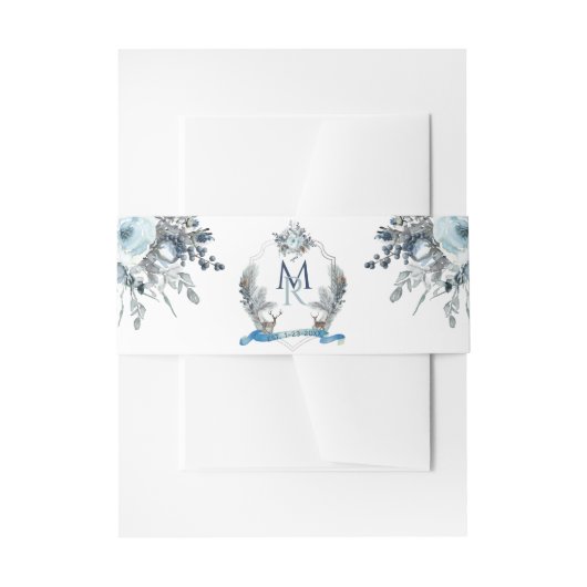 エレガント紋付きイニシャル、ほこりっぽい青フローラ 招待状ベリーバンド (正面例)