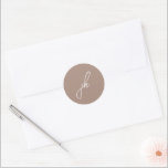 エレガント自然Neutral Script Monogram結婚の ラウンドシール<br><div class="desc">クラシックデザインと脚本フォントのモノグラムをフィーチャーしたエレガントなウェディングステッカー。</div>