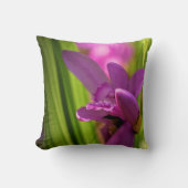エレガント装飾用クッション – 小さな紫色のアイリス クッション (正面)