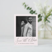 エレガント赤面スクリプト写真ウェディング日付を保存 ポストカード (スタンド正面)