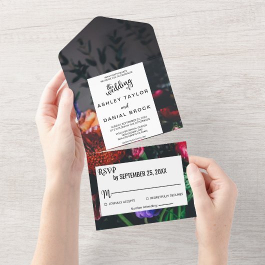 エレガント赤面バラが赤いフローラ結婚を咲かせる オールインワン招待状 (貼ってはがせる)