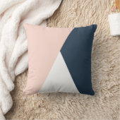 エレガント赤面ピンクとネイビーブルーの幾何三角形 クッション (ブランケット)