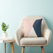 エレガント赤面ピンクとネイビーブルーの幾何三角形 クッション (椅子)