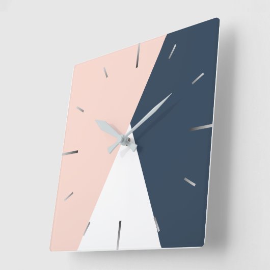 エレガント赤面ピンクとネイビーブルーの幾何三角形 スクエア壁時計 (傾斜)
