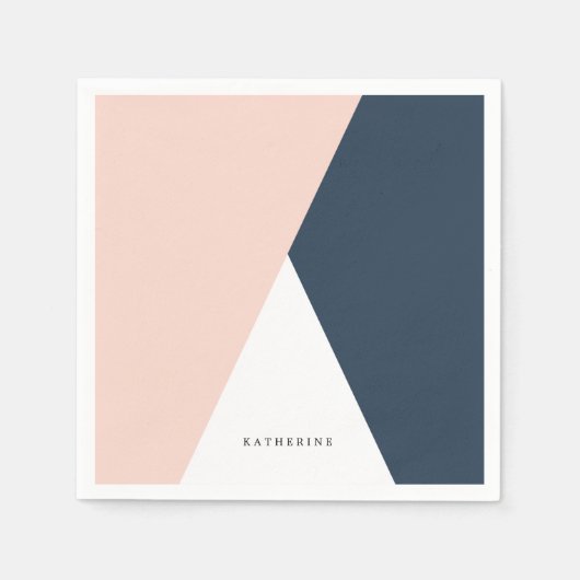 エレガント赤面ピンクとネイビーブルーの幾何三角形 スタンダードカクテルナプキン (正面)
