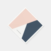 エレガント赤面ピンクとネイビーブルーの幾何三角形 スタンダードカクテルナプキン (角)