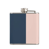 エレガント赤面ピンクとネイビーブルーの幾何三角形 フラスク (裏面)