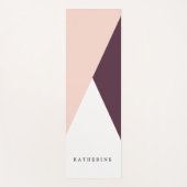 エレガント赤面ピンクとブルゴーニュの幾何三角形 ヨガマット (正面)