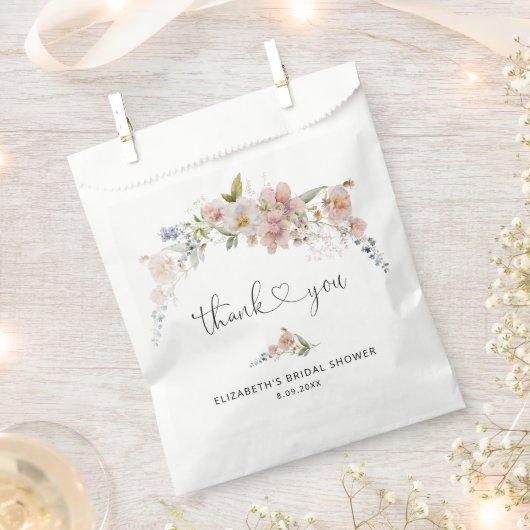 エレガント赤面ピンクウォーターカラーフローラブライダルシャワー フェイバーバッグ (クリップ留めされた状態)