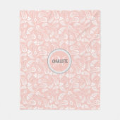 エレガント赤面ピンクペイズリーモノグラム名 フリースブランケット (正面)