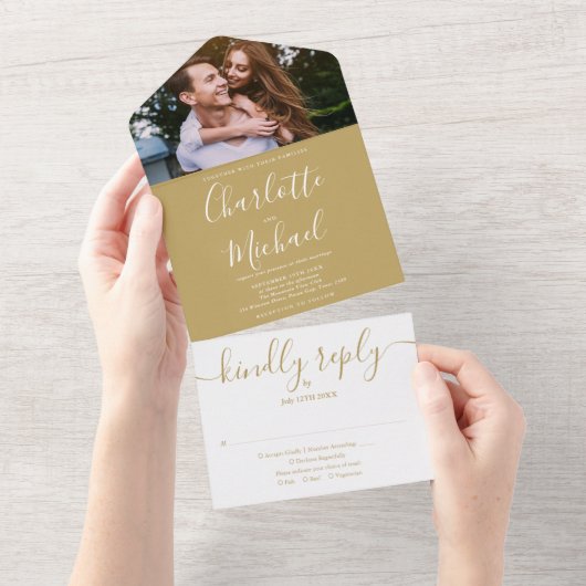 エレガント金ゴールドスクリプトのモノグラム結婚写真 オールインワン招待状 (貼ってはがせる)