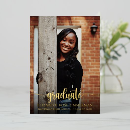 エレガント金ゴールドスクリプト写真の卒業 箔招待状 (立ち正面)