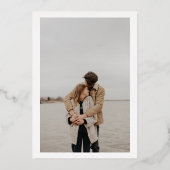 エレガント金ゴールドストライプイニシャル白写真結婚の 箔招待状 (裏面)