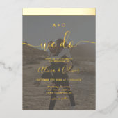 エレガント金ゴールドストライプイニシャル2枚結婚の写真 箔招待状 (正面)