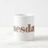 エレガント金ゴールドタイポグラフィ曜日(火曜日) コーヒーマグカップ (中央)