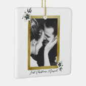 エレガント金ゴールドバラ初めてのクリスマス結婚した写真 セラミックオーナメント (右)