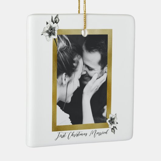 エレガント金ゴールドバラ初めてのクリスマス結婚した写真 セラミックオーナメント (右)