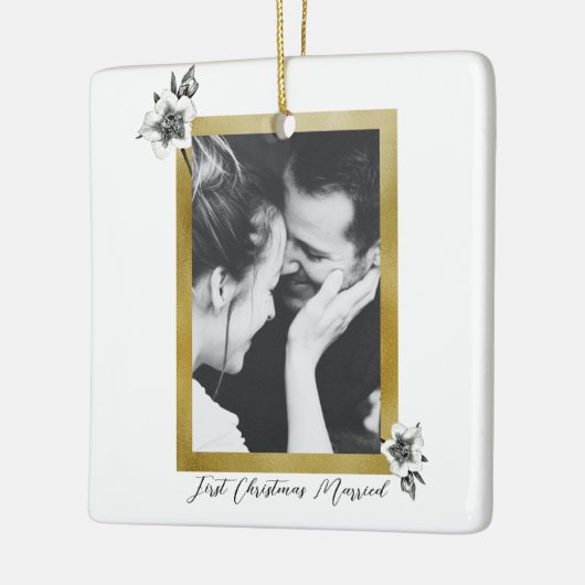 エレガント金ゴールドバラ初めてのクリスマス結婚した写真 セラミックオーナメント (左)