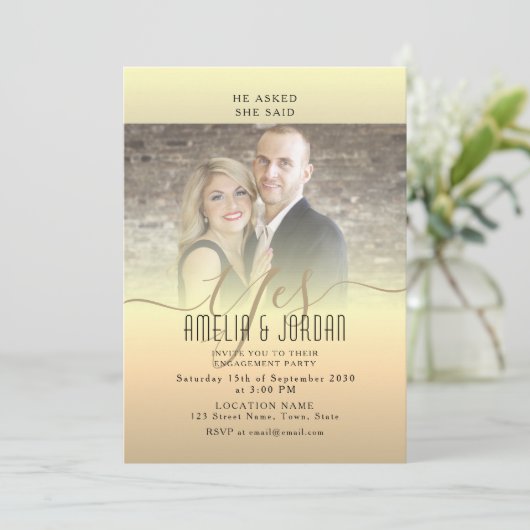 エレガント金ゴールドフォト婚約パーティ招待状 招待状 (スタンド正面)