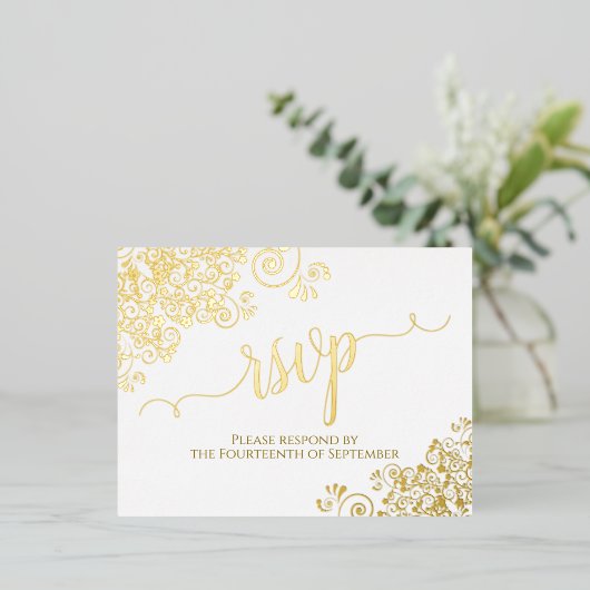 エレガント金ゴールドフリルオンホワイトウェディングRSVP 箔招待状ポストカード (立ち正面)