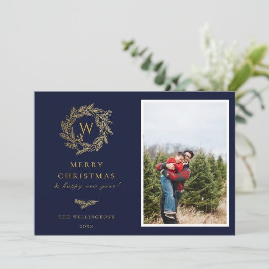 エレガント金ゴールドリースモノグラムホリデーフォトカード シーズンカード (スタンド正面)
