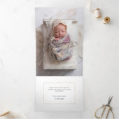 エレガント金ゴールド平和オン・アース写真 三つ折りクリスマスカード (内部)