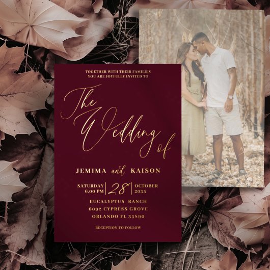 エレガント金ゴールド書道ブルグンディ結婚ズ 箔招待状