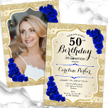 エレガント金ゴールド王室のブルー写真50誕生日 招待状<br><div class="desc">エレガントフローラ50歳の誕生日の招待状とカードの後ろの写真。グラムデザインフェイクグリッター金ゴールド。機能金ゴールドストライプ、青王室のバラ、スクリプトフォント、紙吹雪。大人スタイリッシュのお祝いパーティーに最適。独自の詳細でパーソナライズどんなカスタマイズ年でもいい！印刷されたZazzle招待状または即時ダウンロードのデジタル印刷可能なテンプレート。</div>