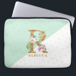 エレガント金ゴールド花レタリングR for Rebecca ラップトップスリーブ<br><div class="desc">金エレガント文字Rピンクのフローラブーケアクセント。緑と白の幾何学的な背景。RはRebbecaまたは文字Rで始まる他の名前の場合。名前の実際の文字はカスタマイズ可能。すべての手紙は利用できる；電子メールの要求することができる。</div>