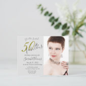 エレガント金ゴールド50と素晴らしい写真の誕生日パーティー ポストカード (スタンド正面)