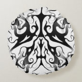 エレガント顔インファイア&フレイムス部族デザイン ラウンドクッション (裏面)