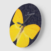 エレガント黄色い蝶の黒いダマスク追加名 ラージ壁時計 (傾斜)