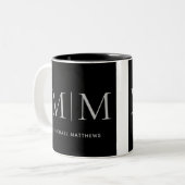 エレガント黒い男らしモノグラム名 ツートーンマグカップ (正面左)