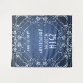 エレガント クラシック ブルーとシルバーの結婚記念日 タペストリー (正面(横))